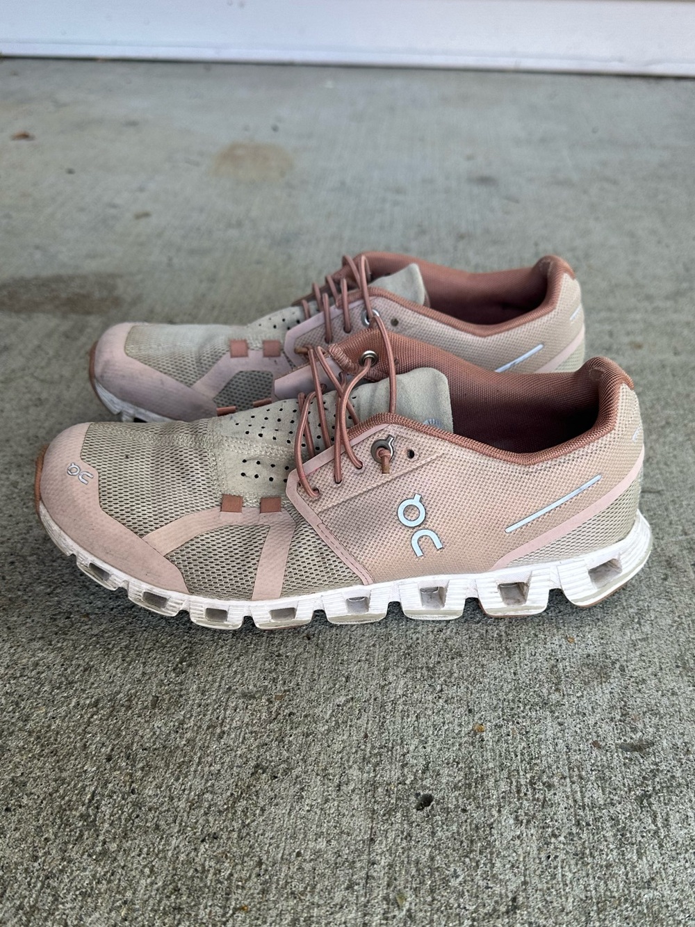 On Running Women’s Cloud Sneakers in Dusty Pink and Beige